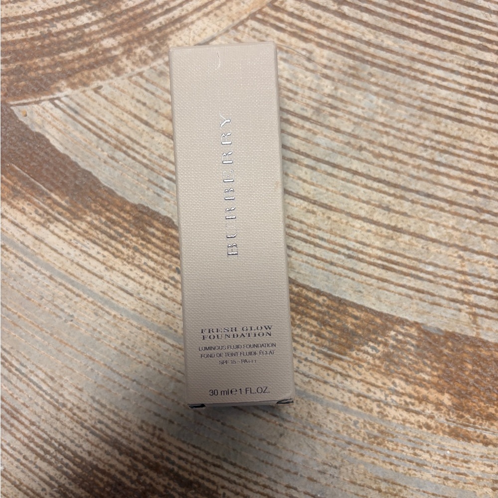 Burberry fresh glow foundation Chestnut No. 60